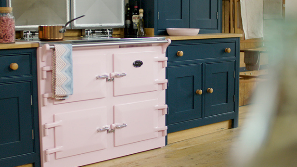 Range cooker in pink